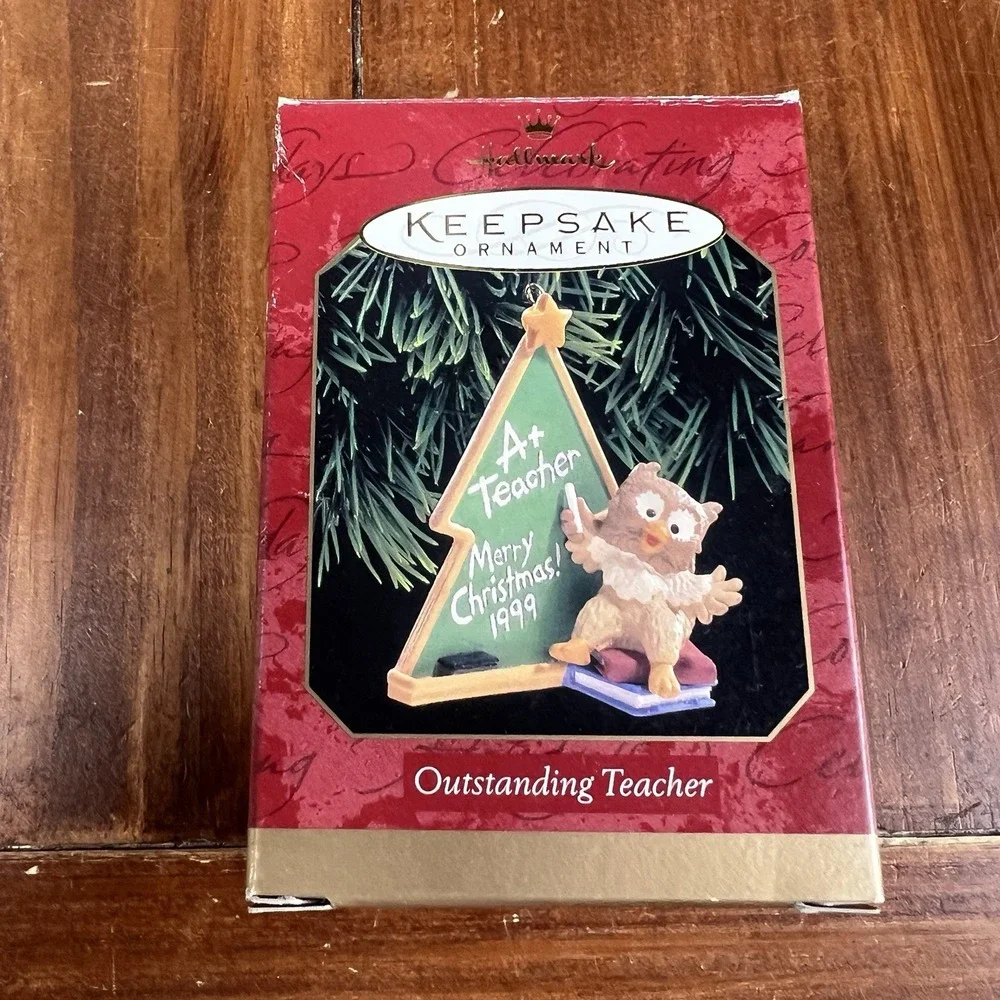 1999 Hallmark Keepsake Outstanding Teacher Owl Christmas Ornament QX6627